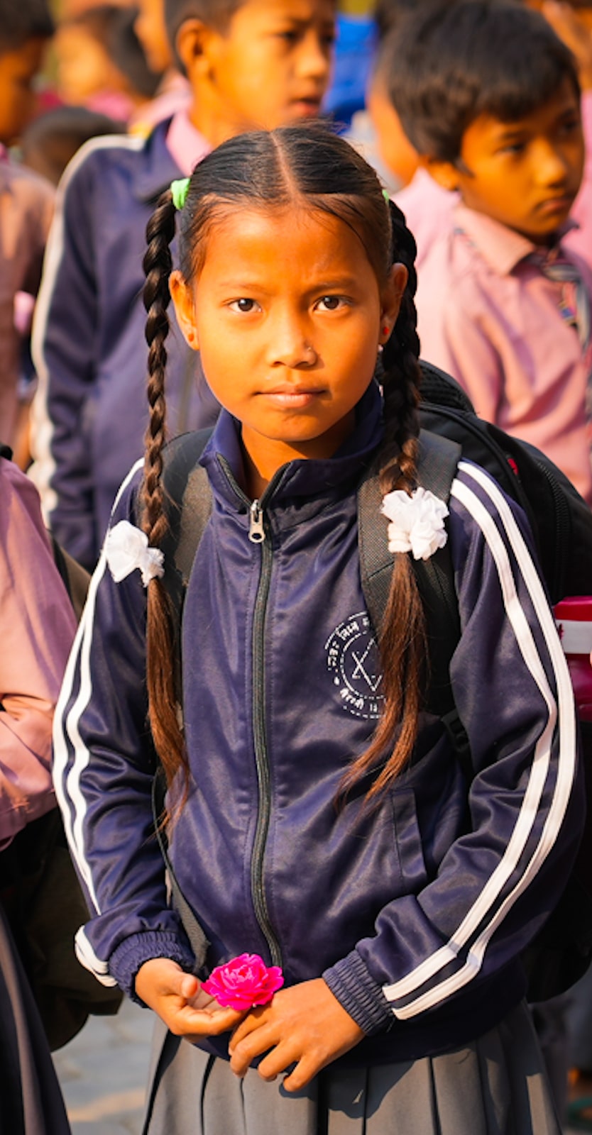 Aide humanitaire enfant Nepal
